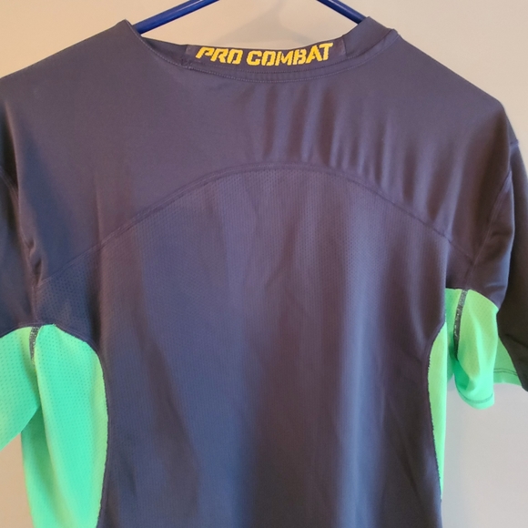 Nike fitted men's tee shirt. M. EUC. - Picture 3 of 8